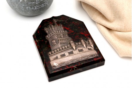 Pisa papéis em mármore com aplicação da torre de Belém em prata